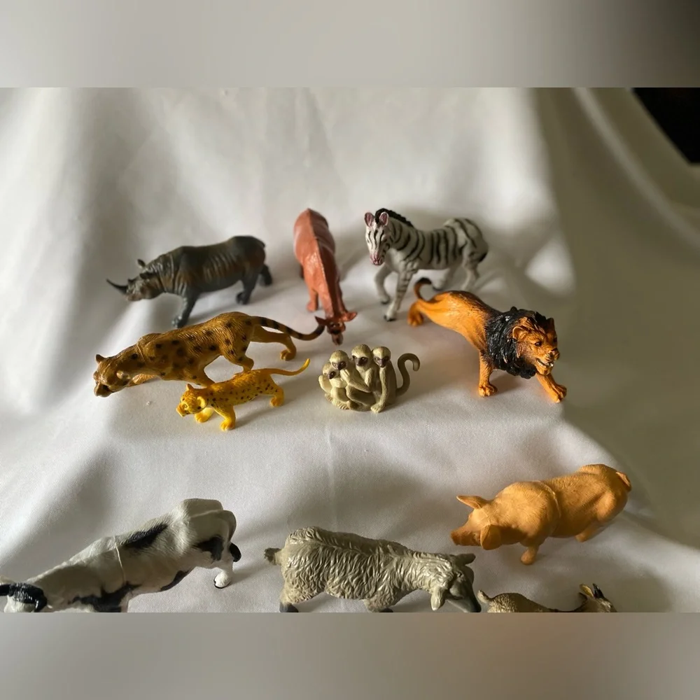 Vintage Quality Lot (16) Large Plastic Animals Including Safari, Sea, & Barnyard